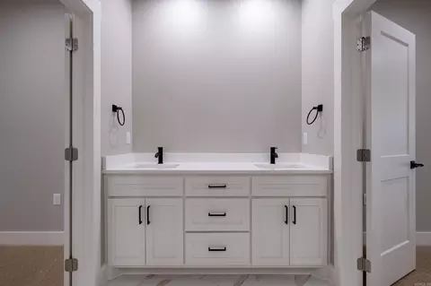 Bath - 8607 Congo Rd, Benton, AR 72019 photo 10 of 11