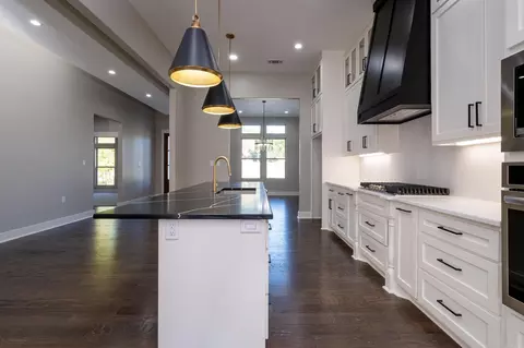Kitchen - 8607 Congo Rd, Benton, AR 72019 photo 3 of 6