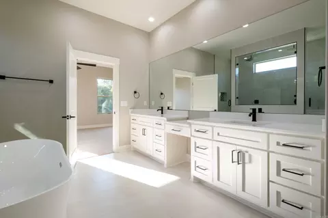 Bath - 8607 Congo Rd, Benton, AR 72019 photo 6 of 11