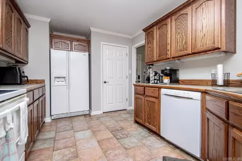 Kitchen - 21601 Silver Maple Dr, Hensley, AR 72065 photo 3 of 5