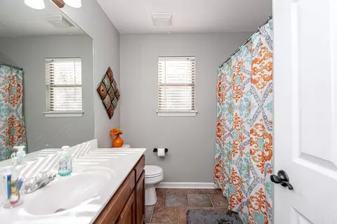 Bath - 21601 Silver Maple Dr, Hensley, AR 72065 photo 2 of 7
