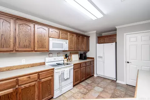 Kitchen - 21601 Silver Maple Dr, Hensley, AR 72065 photo 2 of 5