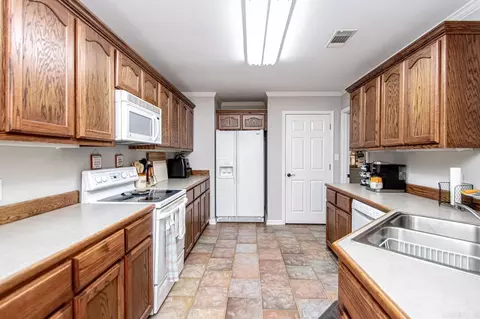 Kitchen - 21601 Silver Maple Dr, Hensley, AR 72065 photo 1 of 5