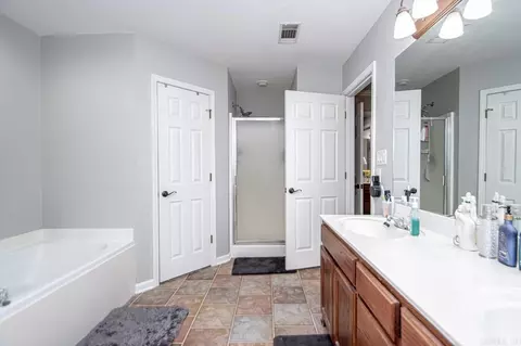 Bath - 21601 Silver Maple Dr, Hensley, AR 72065 photo 3 of 7
