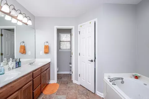 Bath - 21601 Silver Maple Dr, Hensley, AR 72065 photo 5 of 7