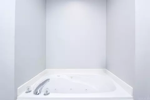 Bath - 21601 Silver Maple Dr, Hensley, AR 72065 photo 6 of 7