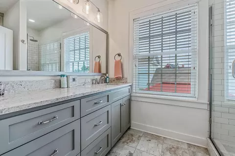 Bath - 855 Reynolds Ave, Conway, AR 72032 photo 2 of 5