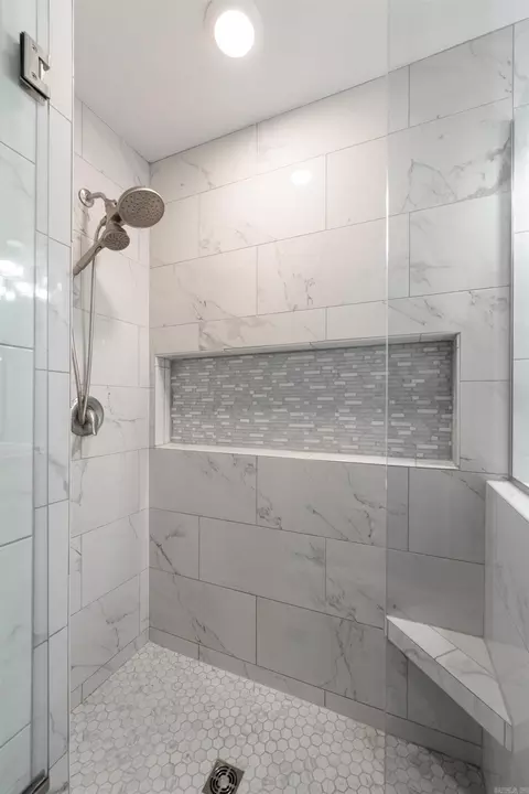 Bath - 1270 Woodside Dr, Conway, AR 72032 photo 2 of 4