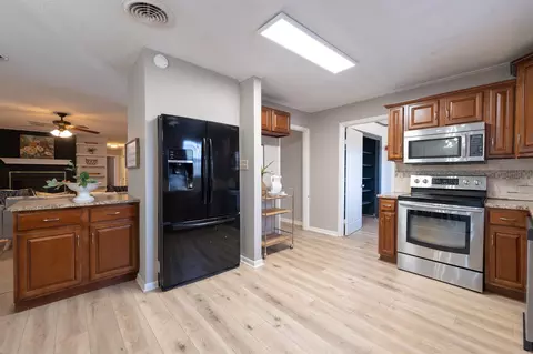 Kitchen - 1270 Woodside Dr, Conway, AR 72032 photo 2 of 5