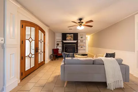 Living - 1270 Woodside Dr, Conway, AR 72032 photo 3 of 8