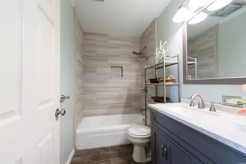 Bath - 1270 Woodside Dr, Conway, AR 72032 photo 4 of 4