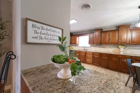 Kitchen - 1270 Woodside Dr, Conway, AR 72032 photo 4 of 5