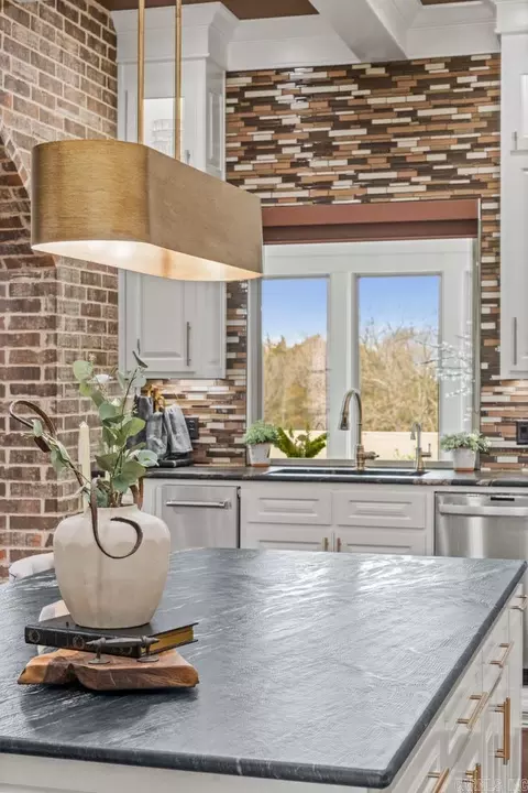 Kitchen - 7 Gardner Dr, Greenbrier, AR 72058 photo 7 of 12