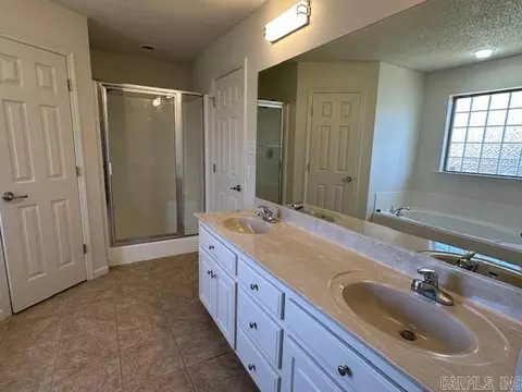 Bath - 3121 Shelby Dr, Benton, AR 72015 photo 7 of 10