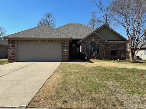 Exterior - 3121 Shelby Dr, Benton, AR 72015 photo 3 of 8