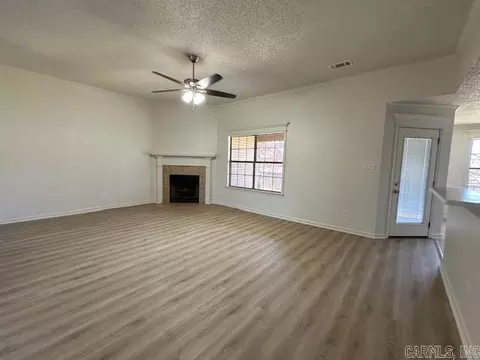 Living - 3121 Shelby Dr, Benton, AR 72015 photo 3 of 4