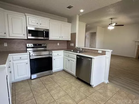 Kitchen - 3121 Shelby Dr, Benton, AR 72015 photo 3 of 5