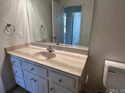 Bath - 3121 Shelby Dr, Benton, AR 72015 photo 2 of 10