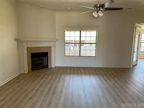 Living - 3121 Shelby Dr, Benton, AR 72015 photo 1 of 4