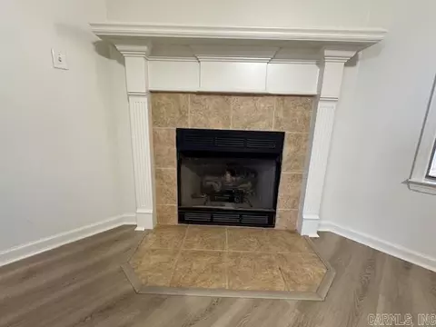Living - 3121 Shelby Dr, Benton, AR 72015 photo 4 of 4