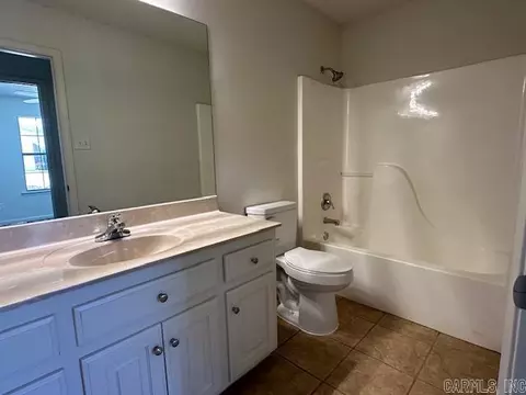 Bath - 3121 Shelby Dr, Benton, AR 72015 photo 1 of 10