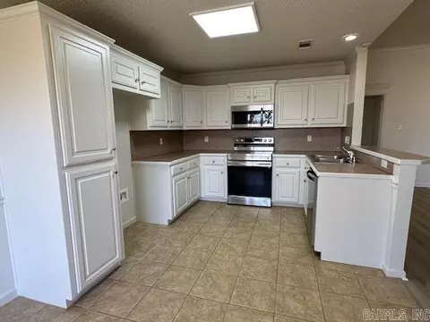 Kitchen - 3121 Shelby Dr, Benton, AR 72015 photo 2 of 5