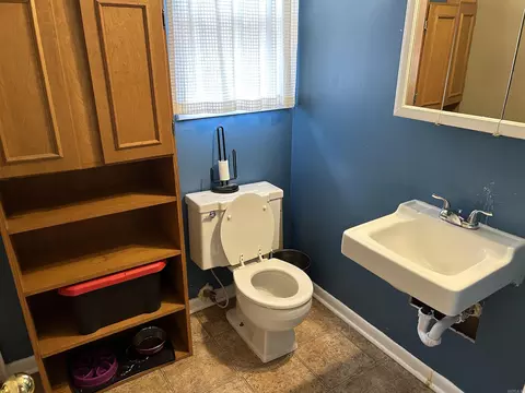 Bath - 19 Meadowbrook Dr, Conway, AR 72032 photo 3 of 3