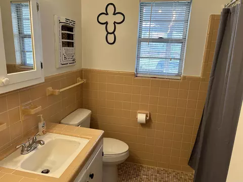 Bath - 19 Meadowbrook Dr, Conway, AR 72032 photo 1 of 3