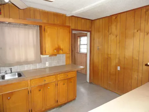 Kitchen - 507 Spring St, Marshall, AR 72650 photo 3 of 3