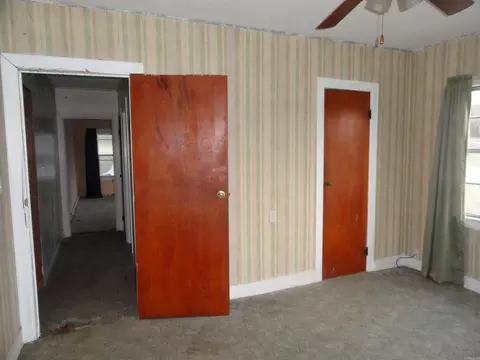 Bedroom - 507 Spring St, Marshall, AR 72650 photo 4 of 6