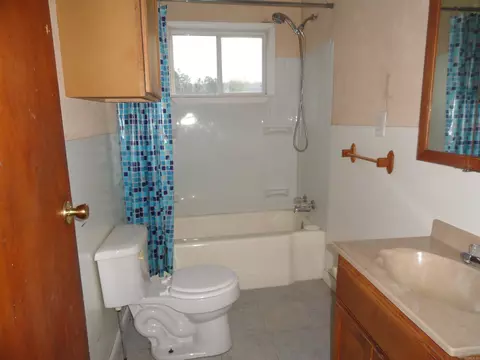 Bath - 507 Spring St, Marshall, AR 72650 photo 1 of 2