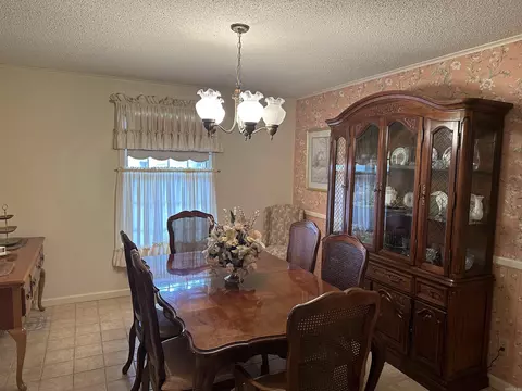 Dining - 6849 Village Dr, Pine Bluff, AR 71603 photo 2 of 3