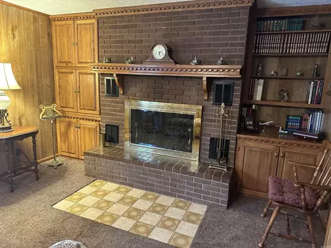 Living - 6849 Village Dr, Pine Bluff, AR 71603 photo 2 of 3