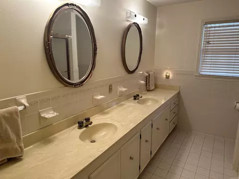 Bath - 6849 Village Dr, Pine Bluff, AR 71603 photo 2 of 6