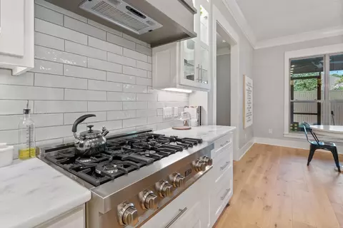 Kitchen - 1650 Winterbrook Dr, Conway, AR 72034 photo 6 of 13
