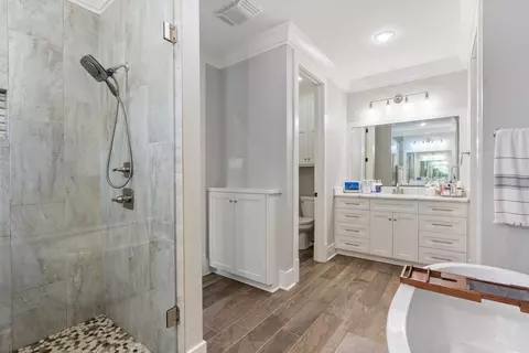 Bath - 1650 Winterbrook Dr, Conway, AR 72034 photo 7 of 8