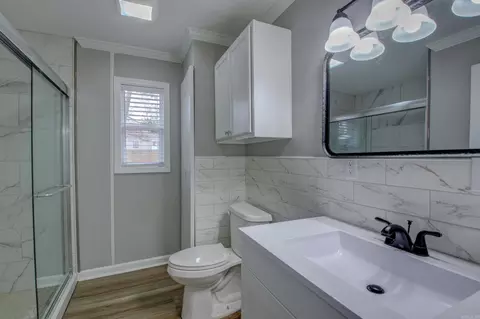 Bath - 15512 S Alexander Rd, Alexander, AR 72002 photo 1 of 3
