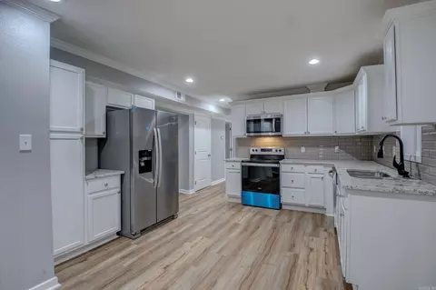 Kitchen - 15512 S Alexander Rd, Alexander, AR 72002 photo 1 of 2