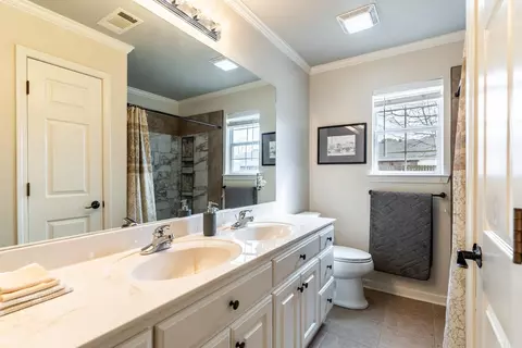 Bath - 909 Scooty Dr, Beebe, AR 72012 photo 2 of 5