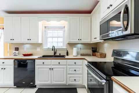 Kitchen - 909 Scooty Dr, Beebe, AR 72012 photo 2 of 4