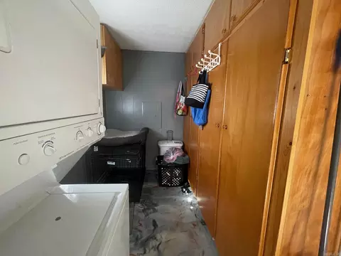 Bath - 5 Black Rd, Conway, AR 72032 photo 1 of 4