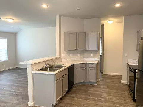 Kitchen - 3033 Emerald Park Trl, Bauxite, AR 72011 photo 1 of 3