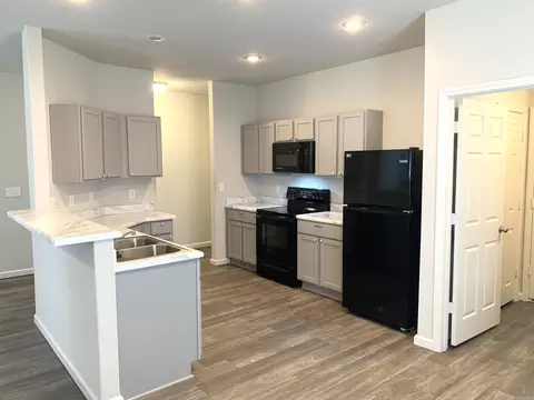 Kitchen - 3033 Emerald Park Trl, Bauxite, AR 72011 photo 3 of 3