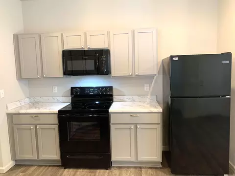 Kitchen - 3033 Emerald Park Trl, Bauxite, AR 72011 photo 2 of 3
