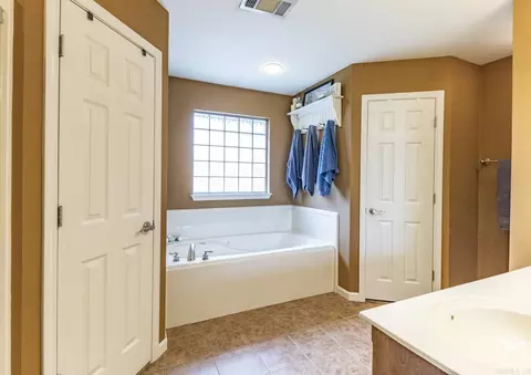 Bath - 2619 Millbrook Dr, Benton, AR 72015 photo 1 of 4