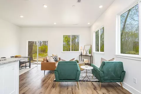 Living - 505 Algood, Benton, AR 72015 photo 2 of 4