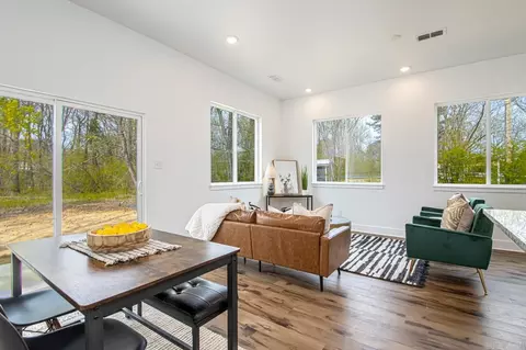 Dining - 505 Algood, Benton, AR 72015 photo 2 of 3