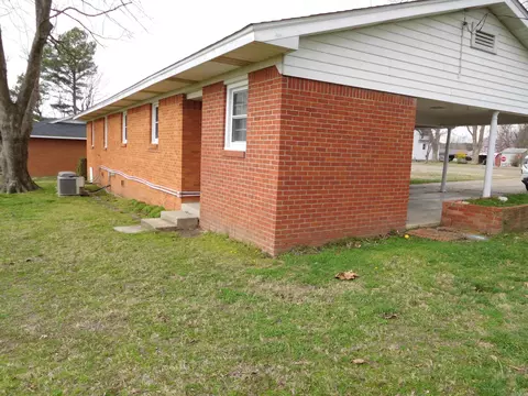 1019 W 4th St, Rector, AR 72461 photo 2