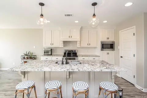 Kitchen - 409 Windrush Pt, Alexander, AR 72002 photo 1 of 4