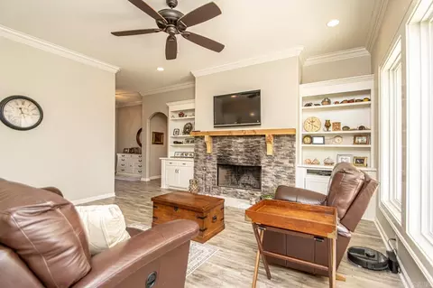 Living - 409 Windrush Pt, Alexander, AR 72002 photo 2 of 4